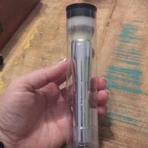 It Cosmetics Heavenly Luxe Flat Top Buffing Brush